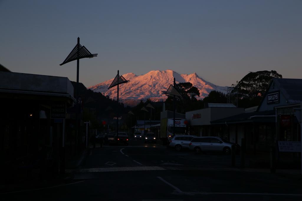 Tussock Grove Hotel Ohakune Exterior photo